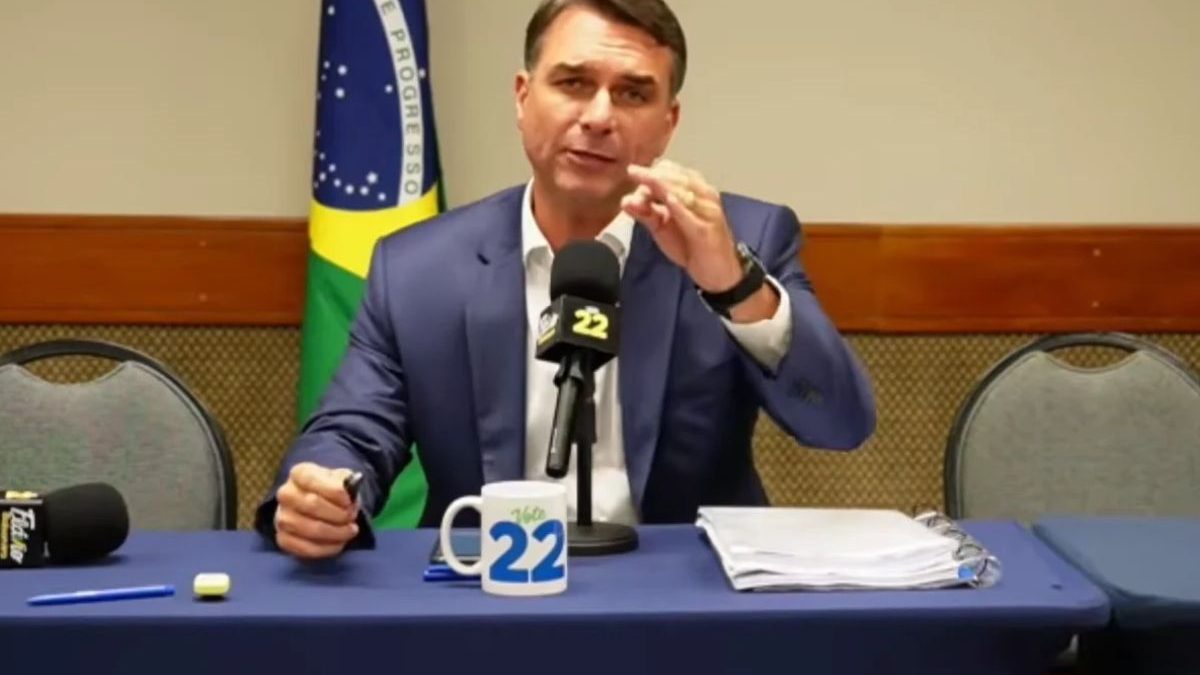 Live de Flávio Bolsonaro: acompanhe em tempo real a transmissão do candidato