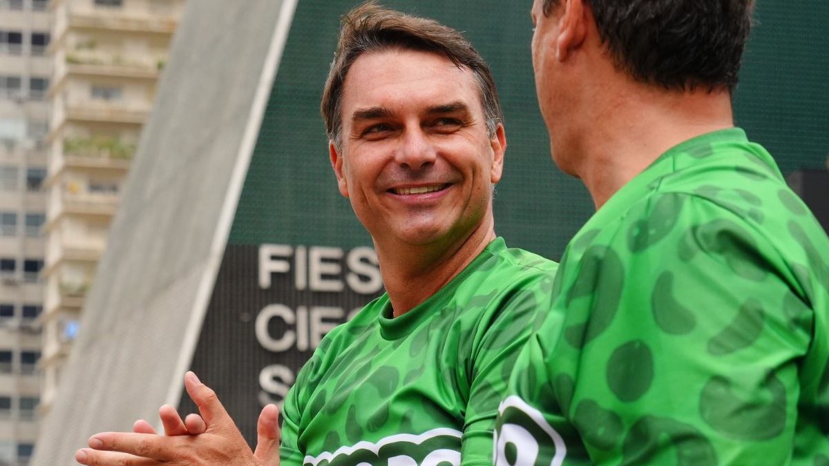 PL convoca reunião de emergência após notícias de que Flávio Bolsonaro deixou o Brasil rumo aos EUA