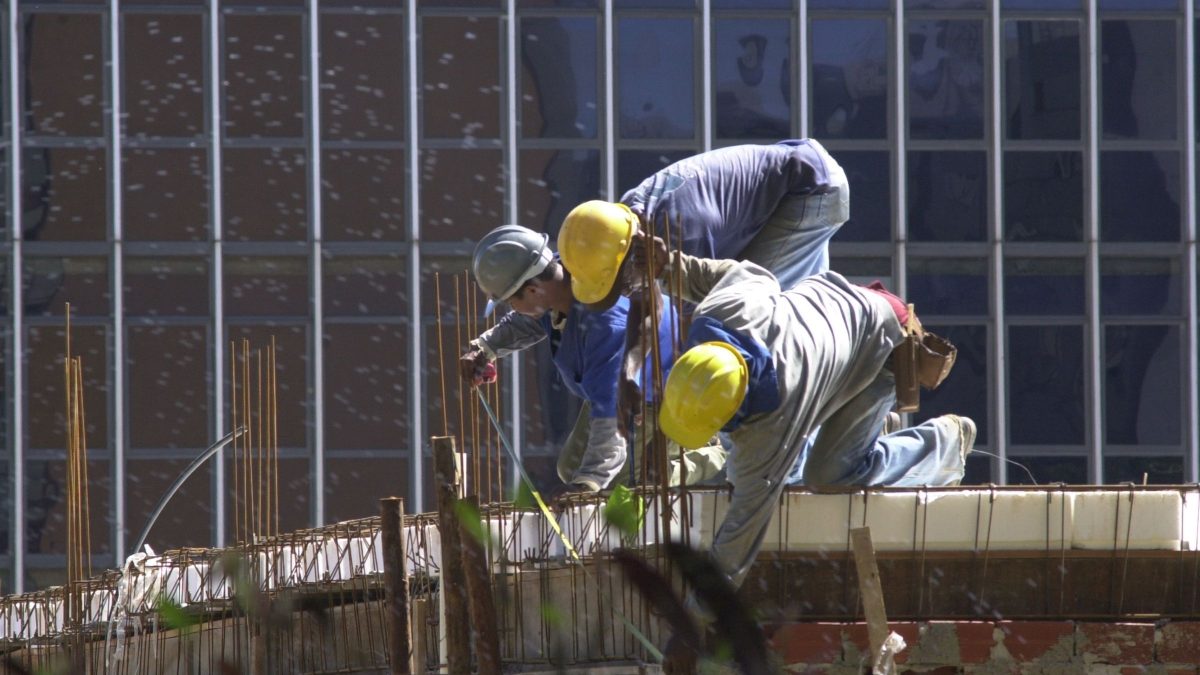 Construção civil prevê redução do acesso à casa própria e obras mais caras com fim da escala 6×1