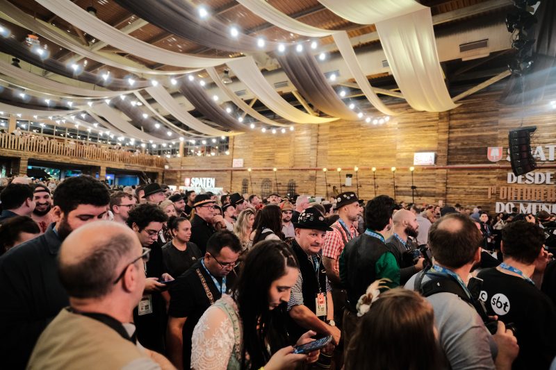 Oktoberfest Blumenau 2026: fotos mostram ritual que reúne multidão e marca o início da festa 42 Sangria do barril marca abertura da Oktoberfest em Blumenal. - Giovani B. Silva/Especial ND Mais