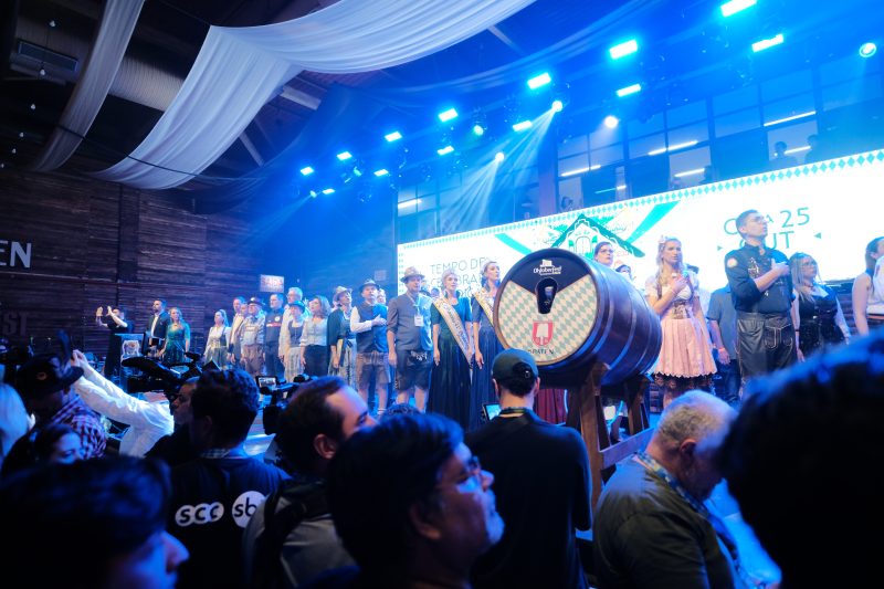 Oktoberfest Blumenau 2026: fotos mostram ritual que reúne multidão e marca o início da festa 19 Sangria do barril marca abertura da Oktoberfest em Blumenal. - Giovani B. Silva/Especial ND Mais (35)
