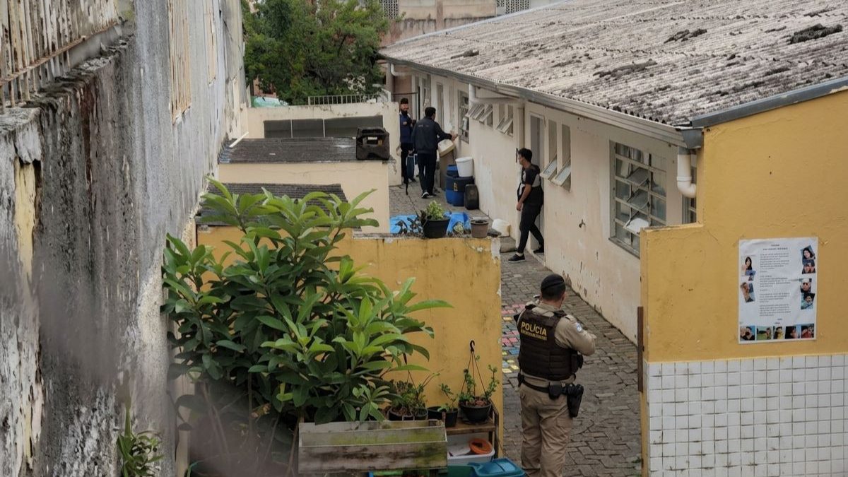 13 crianças estão sendo feitas reféns em creche de Curitiba após homem armado com faca invadir unidade, diz SESP/PR