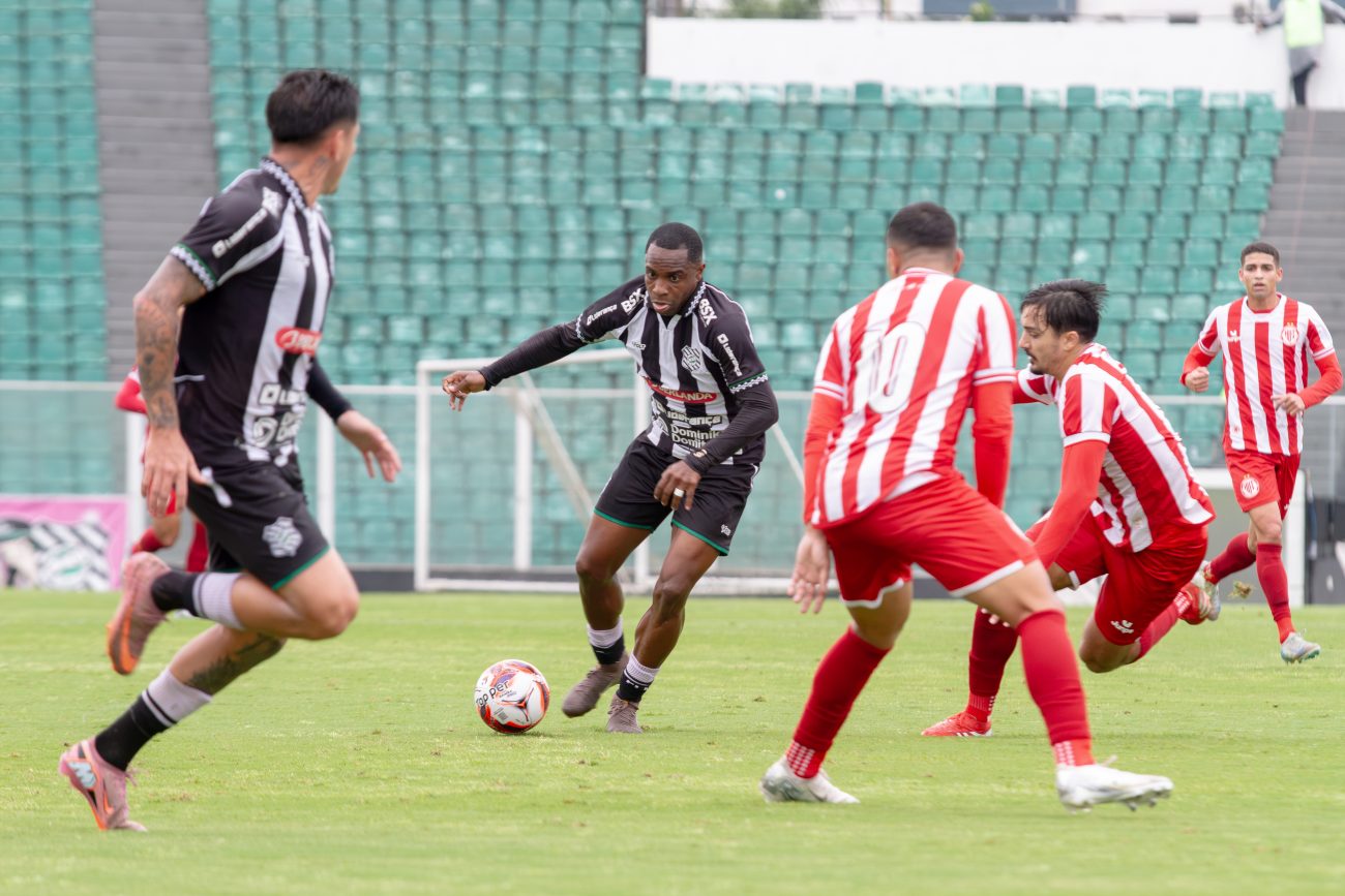 O atacante Igor Bolt, do Figueirense, desperdiçou uma penalidade na vitória contra o Hercílio Luz