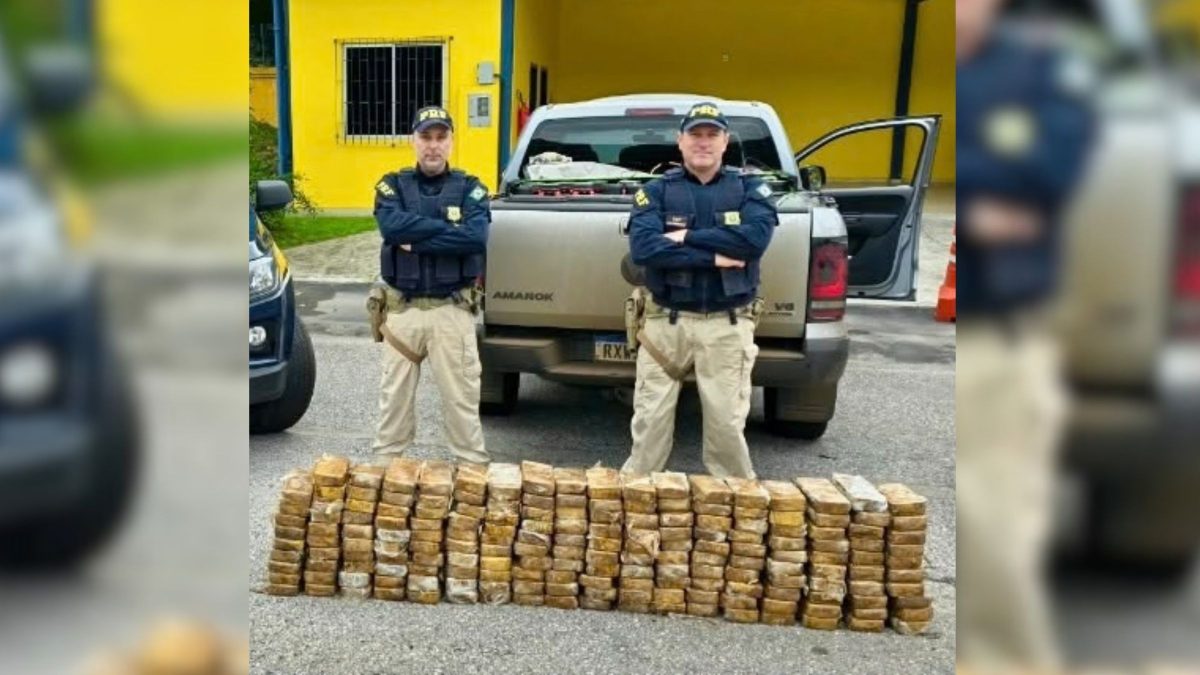 Carga de cocaína avaliada em R$ 2,85 milhões escondida em equipamento de som é apreendida pela PRF em rodovia de SC