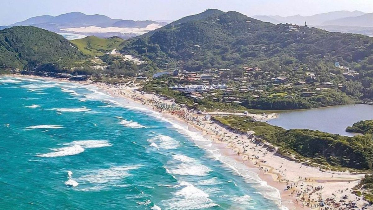 Conhecida pelas belas praias e pelo avistamento de baleias-francas, município turístico de SC entra na lista internacional de cidades do surfe