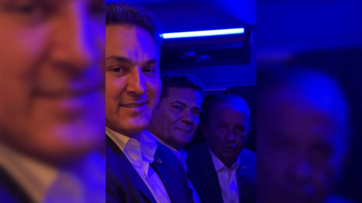 Jorginho Mello publica vídeo ao lado de Sérgio Moro e Zucco a caminho do debate presidencial: ‘O Sul chegou’