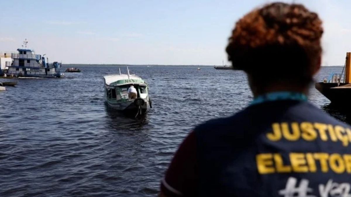Quase 900 km até as urnas: quem são os brasileiros que enfrentam 5 dias de barco para votar no 2º turno