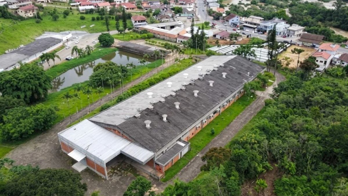 Gigante têxtil fecha fábrica em SC e explica motivo da decisão