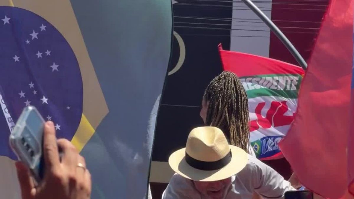 Lula participa de ato contra o feminicídio ao lado de Leandro Grass em Ceilândia