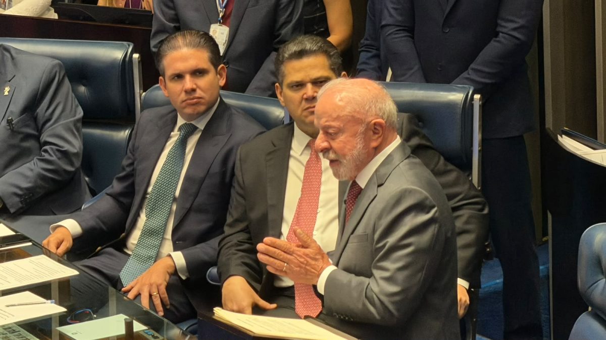 Lula agradece a Motta e Alcolumbre e diz que Constituição ficou ‘mais cidadã’ com fim da 6×1