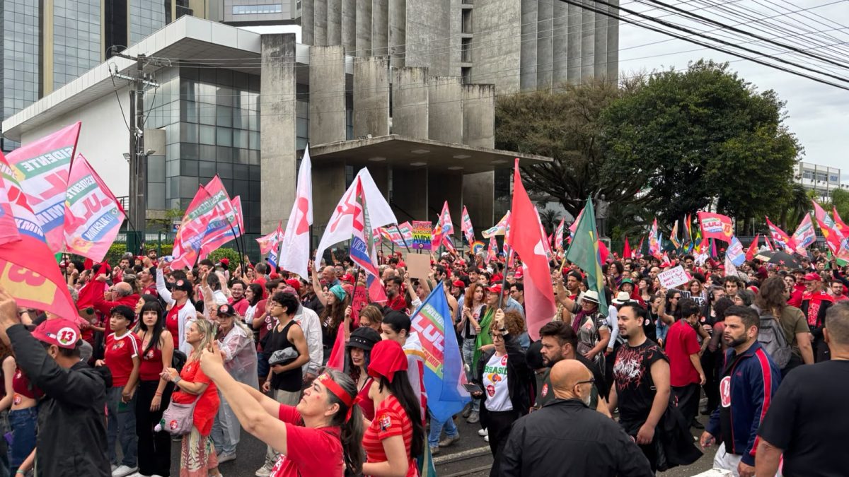 Marcha pró-Lula reúne multidão, provoca desvios no trânsito em Florianópolis e ocupa 3 km, diz organização - Foto