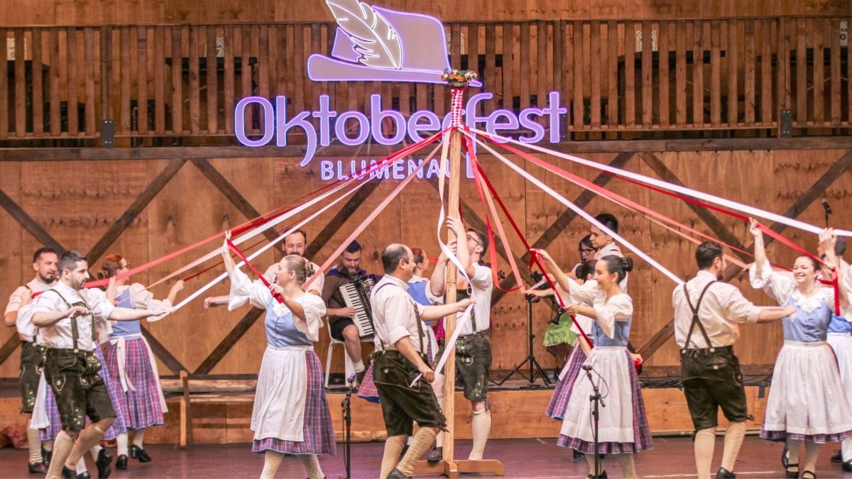 Oktoberfest e Festival de Dança de Joinville renovam parceria com disputa de danças germânicas em SC