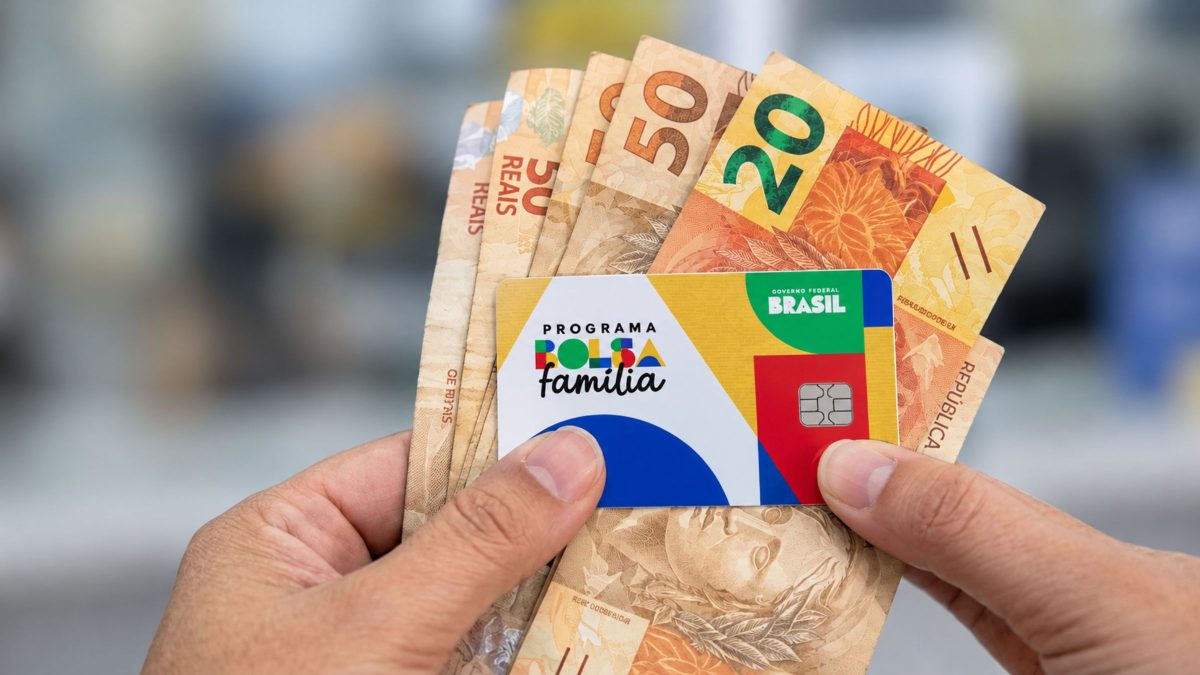 Décimo terceiro no Bolsa Família? Governo Lula esclarece se beneficiários recebem pagamento extra após aumento do benefício para R$ 691