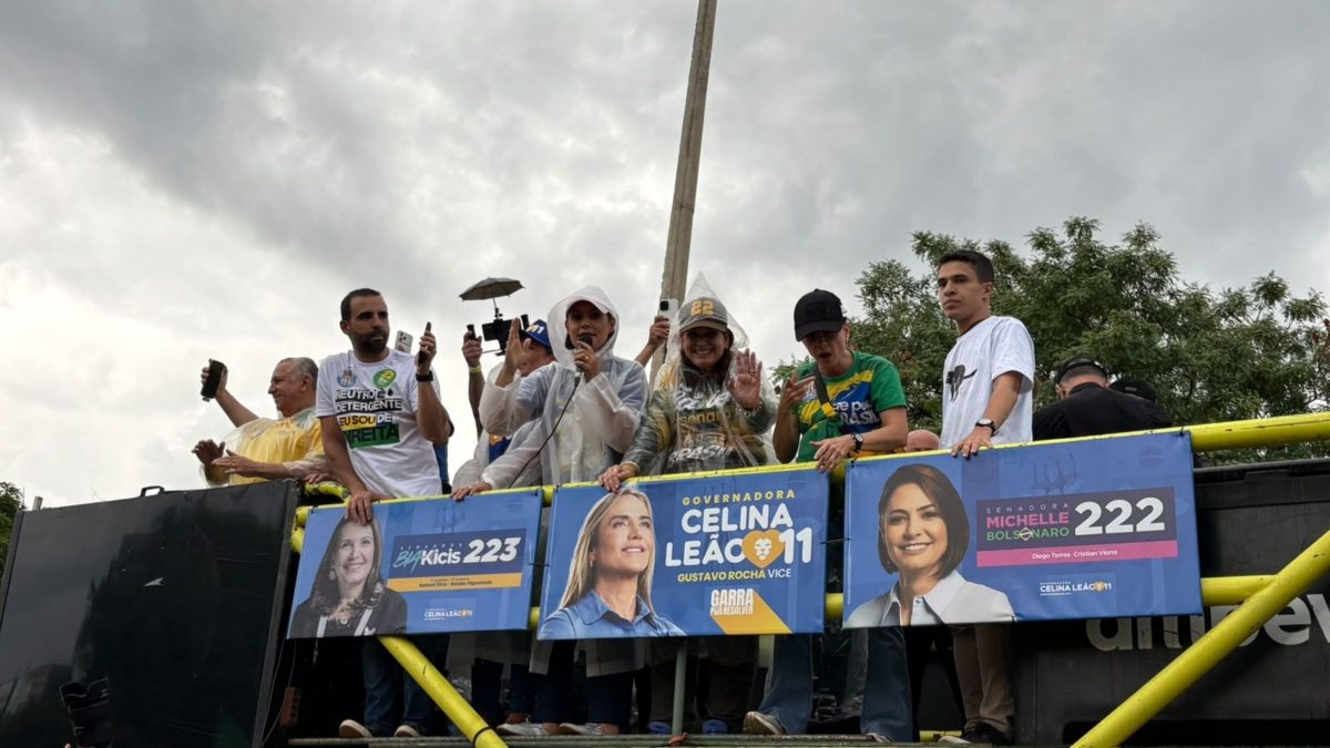 Michelle Bolsonaro leva ‘abraço do galego’, alerta para infiltrados e convoca famílias a votar em Flávio e Celina em Brasília