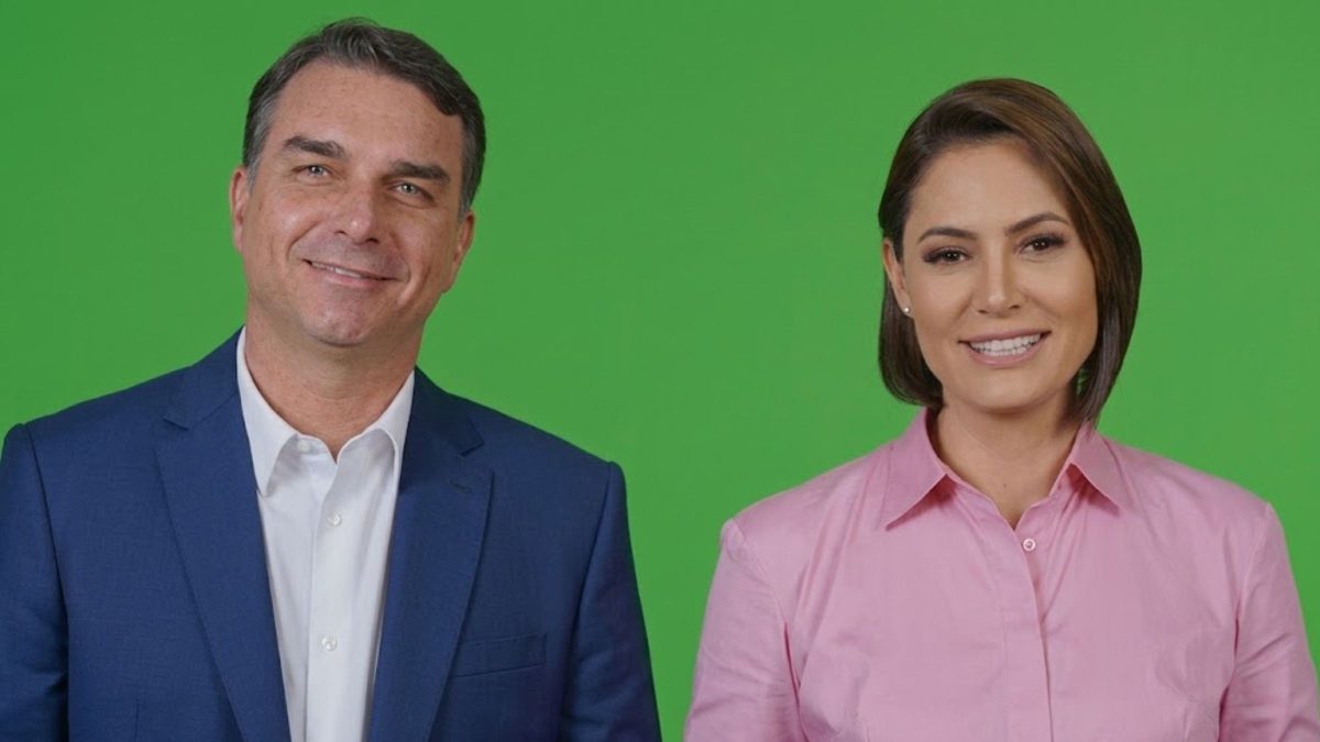 Michelle Bolsonaro confirma viagem de Flávio Bolsonaro aos EUA com a família, diz site