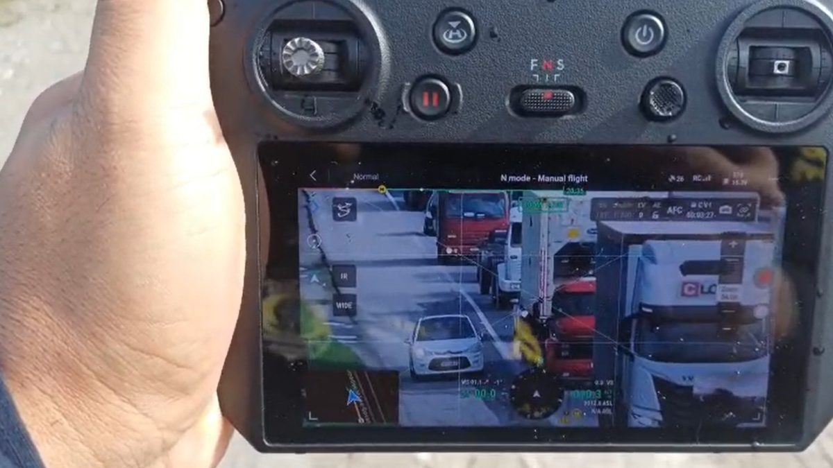 PRF usa tecnologia para multar centenas de motoristas apressadinhos, sem cinto e no celular ‘à distância’ na BR-101 em SC