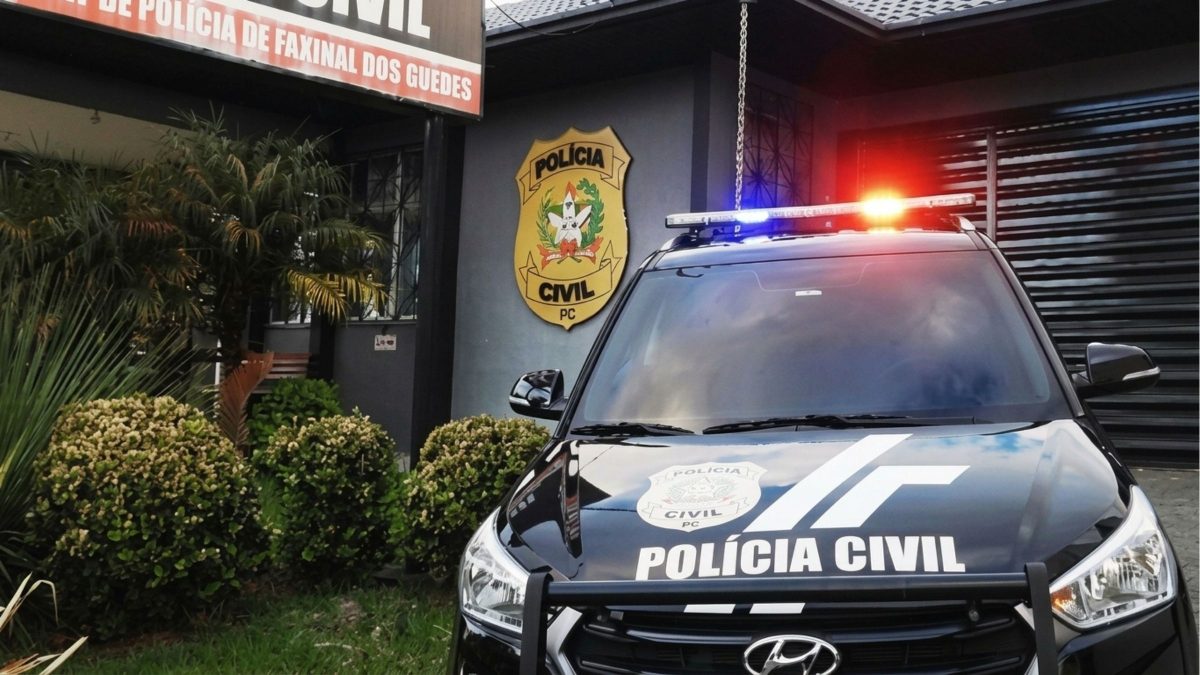 Denúncias de assédio e intimidação em sala de aula fazem Justiça afastar professor e impor medidas protetivas a alunas em SC