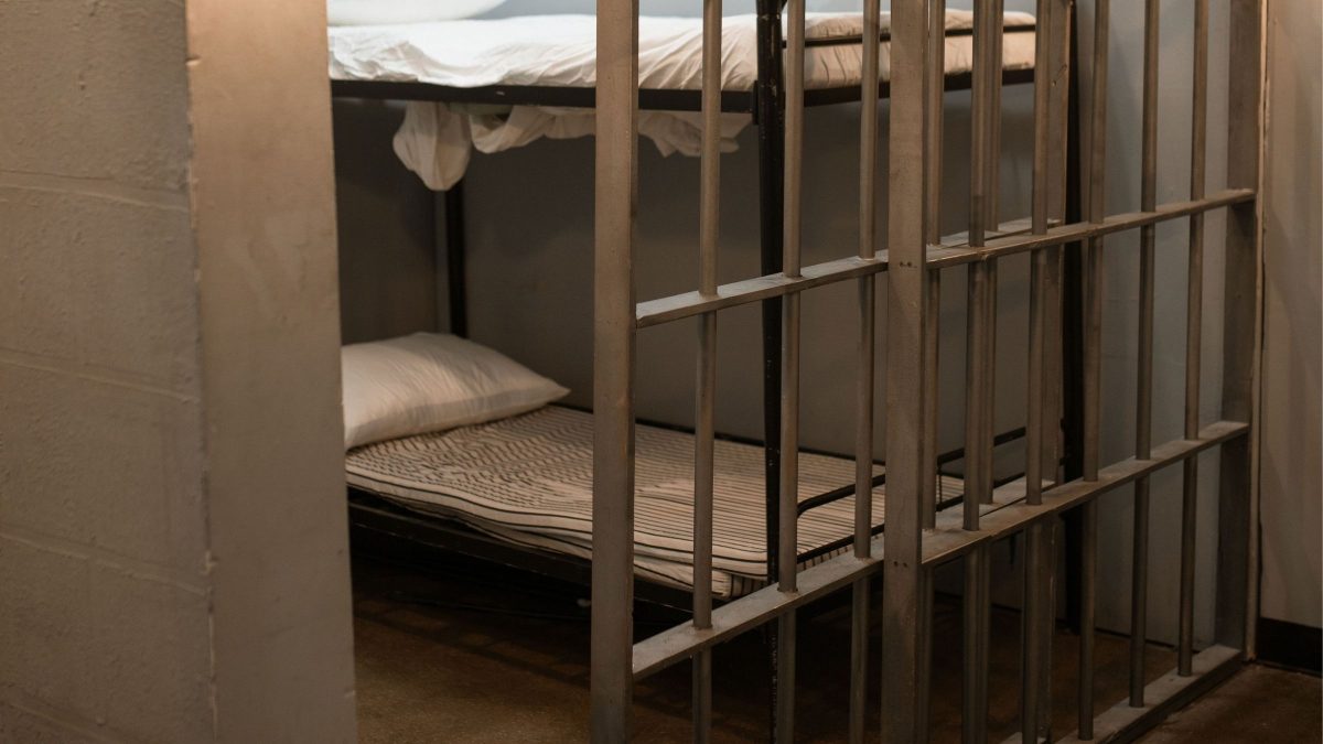 Homem é condenado a 21 anos por matar companheiro de cela com ‘mata-leão’ em SC