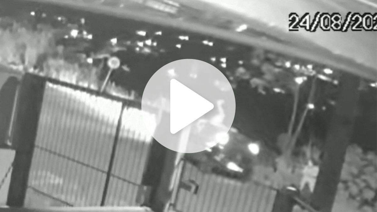VÍDEO: Carro avança contra grupo com duas crianças e motorista acaba preso em SC