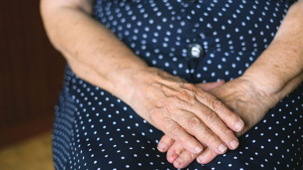 Neto é preso após suspeita de tentar estuprar a própria avó de 90 anos em SC