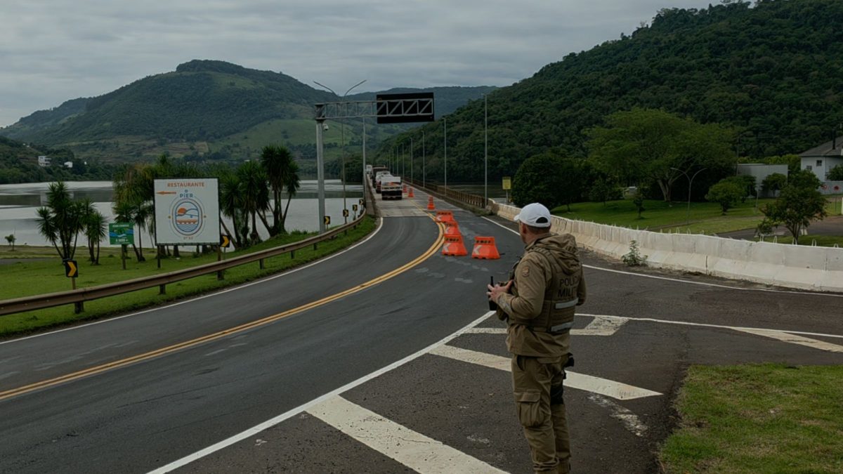 Ponte de 1975 entre SC e RS tem trânsito em meia pista após vistoria apontar desgaste e ondulação