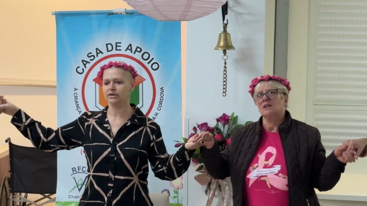 Após meses de luta contra o câncer, mulheres tocam ‘sino da vitória’ e celebram nova etapa em SC