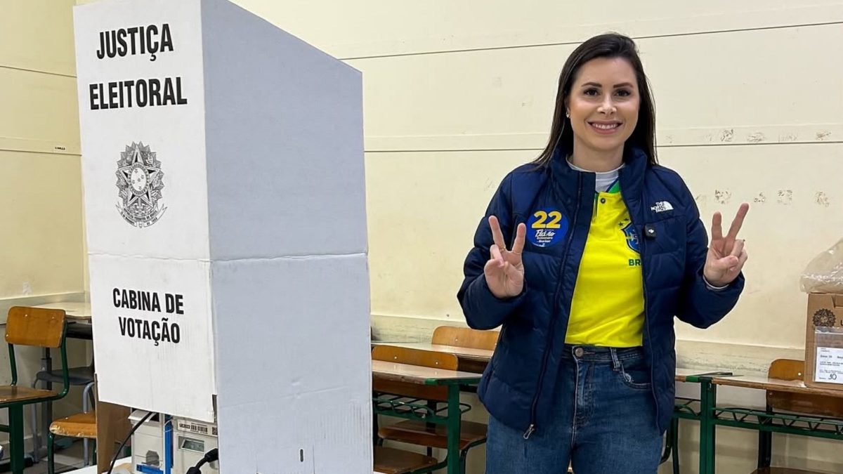‘Dever cumprido’: senadora mais votada de SC, Carol De Toni vota em Chapecó no 2º turno das Eleições 2026