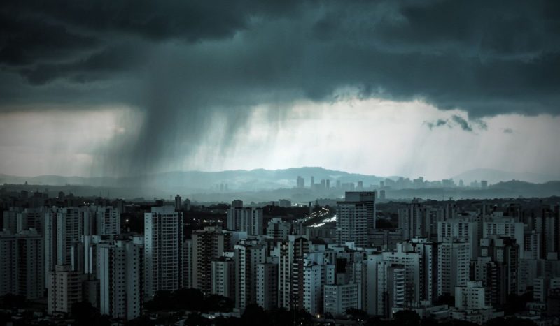 Área de baixa pressão na costa do Sudeste deve favorecer a formação de temporais nos próximos dias. - Divulgação/ND Mais