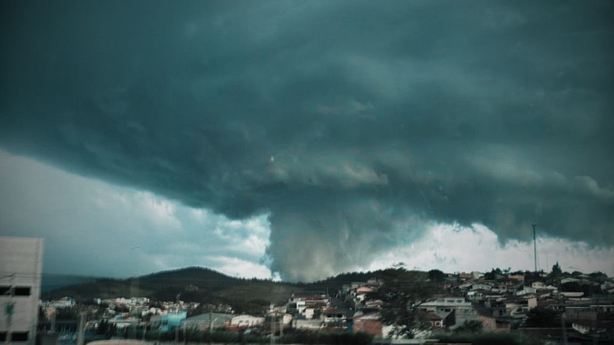 Ciclone extratropical se forma nas próximas horas, traz chuva de até 100 mm e coloca 4 estados em alerta