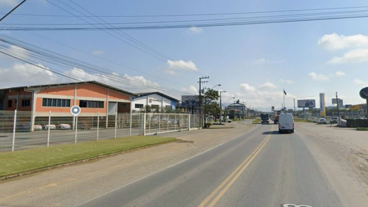 Acesso clandestino a imóvel na SC-108, em Blumenau, deverá ser regularizado em seis meses, diz Justiça