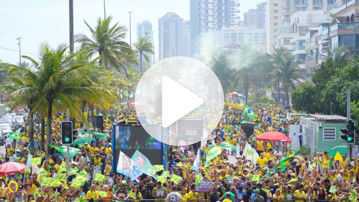 Ao lado de Nikolas Ferreira, ‘Bloco do 22’ arrasta milhares de pessoas em apoio a Flávio Bolsonaro ao som do hino nacional às vésperas do segundo turno em MG