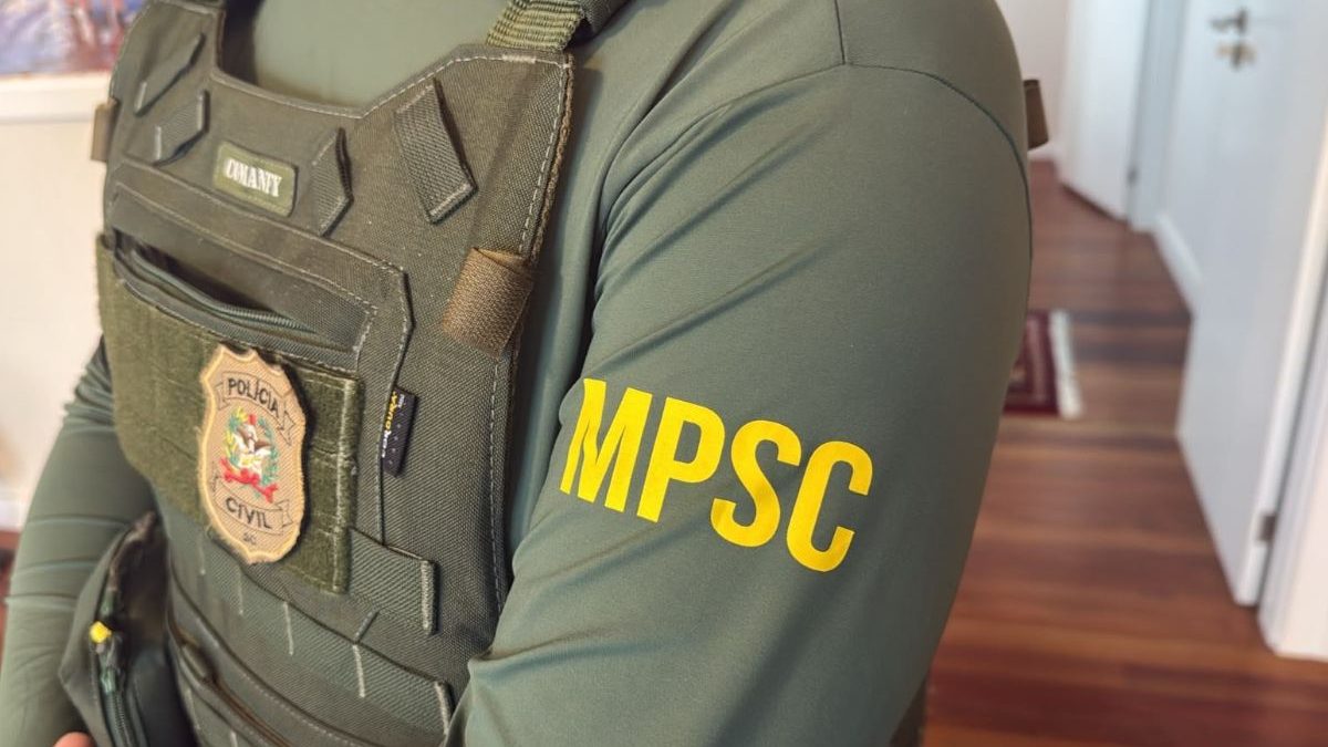 Megaoperação que investiga lavagem de dinheiro e esquema de corrupção de segurança escolar após ataque à creche avança para nova fase em SC
