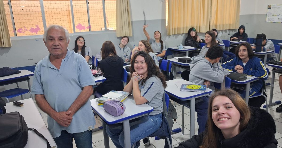 Aos 79 anos, idoso que ouviu que não conseguiria aprender desafia preconceito e luta para realizar sonho de ser professor em SC