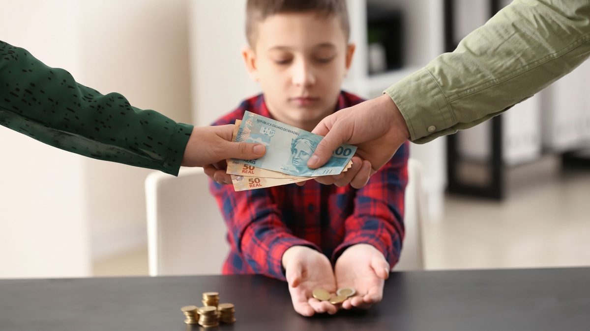 Nova lei autoriza quebra do sigilo bancário de devedor de pensão alimentícia para checar valor real da renda; proposta foi aprovada em comissão da Câmara