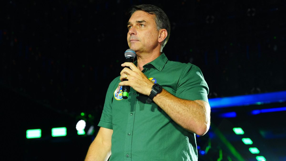 PF pediu apreensão do passaporte de Flávio Bolsonaro 7 minutos após o TSE confirmar vitória de Lula no 2º turno, diz jornal