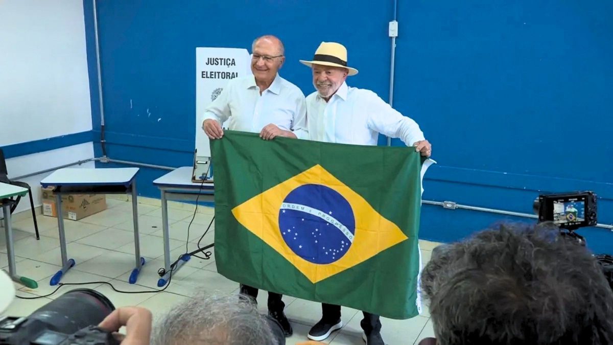 Lula vota em São Bernardo do Campo acompanhado de aliados; veja como foi