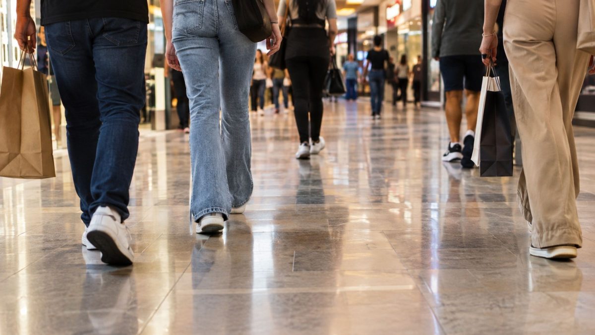 Fim da escala 6×1 pode encurtar horário de shoppings em Joinville por falta de funcionários, aponta presidente do Sindilojas