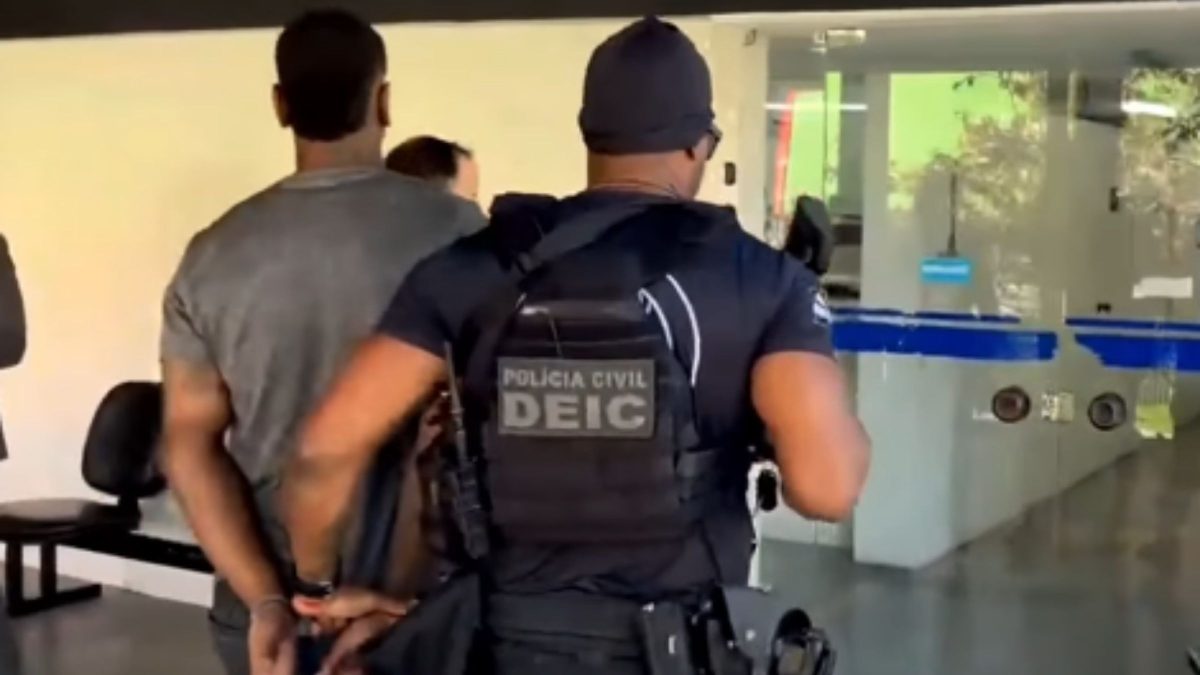 Suspeito de aterrorizar comerciantes com ameaças de morte, vídeos e cobranças em SC é localizado e preso em Salvador