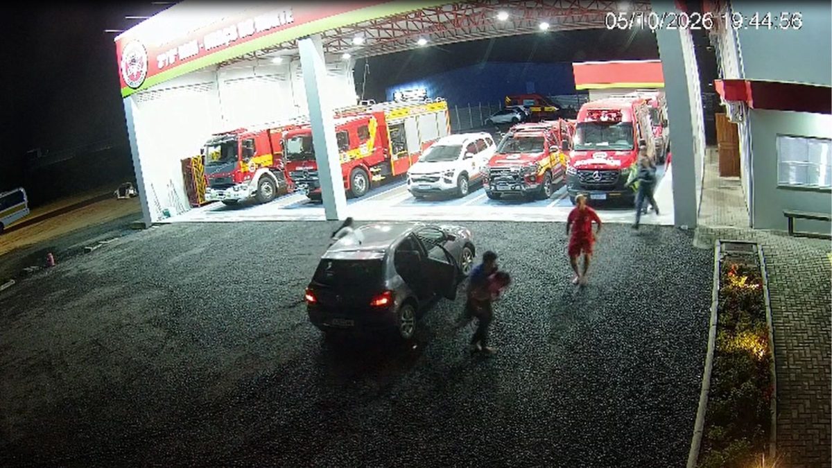 Família invade garagem de quartel para salvar criança de 7 anos inconsciente por engasgo e bombeiro realiza ‘manobra salvadora’