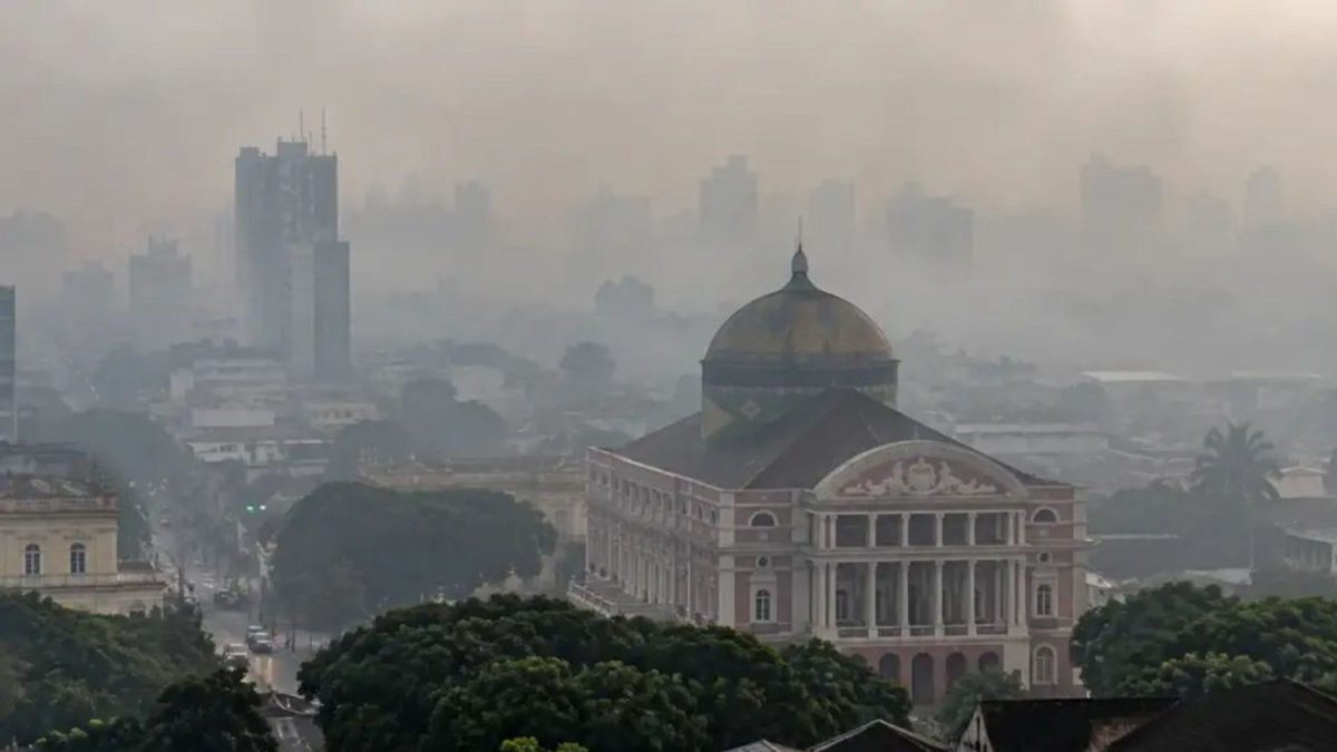 Queimadas cobrem Manaus de fumaça, suspendem aulas, lotam hospitais e levam 11 suspeitos à prisão