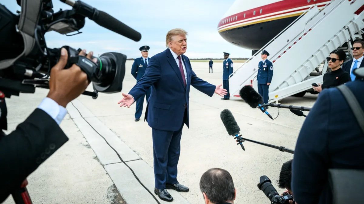 Sem citar Flavio, governo Trump ameaça revogar vistos de estrangeiros nos EUA: ‘não são bem-vindos’