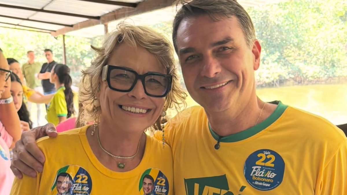 Quem é Rogéria Bolsonaro, mãe de Flávio que ficou sem mandato após eleição e mantém silêncio desde a saída do filho do Brasil