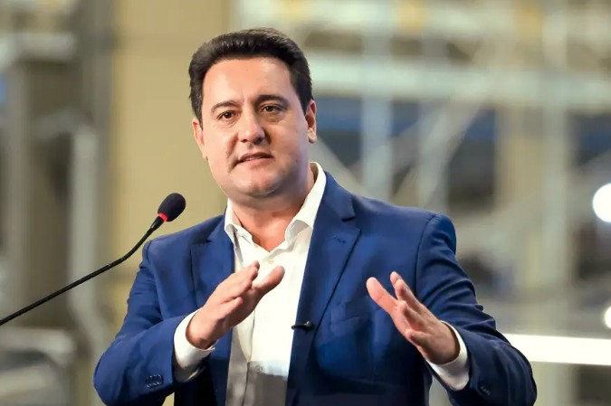 Entrada de Ratinho Junior na campanha de Flávio pode atrapalhar FPA