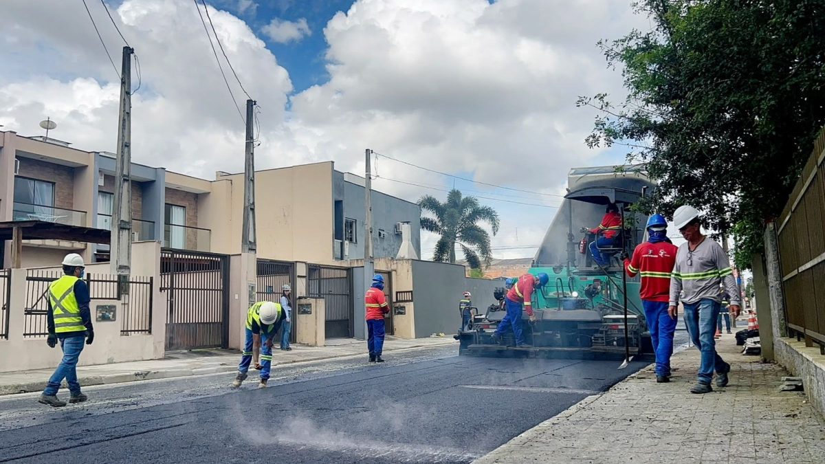 Obras de R$ 393 milhões avançam com 400 toneladas de asfalto e alteram o trânsito nos acessos à megaponte em Joinville