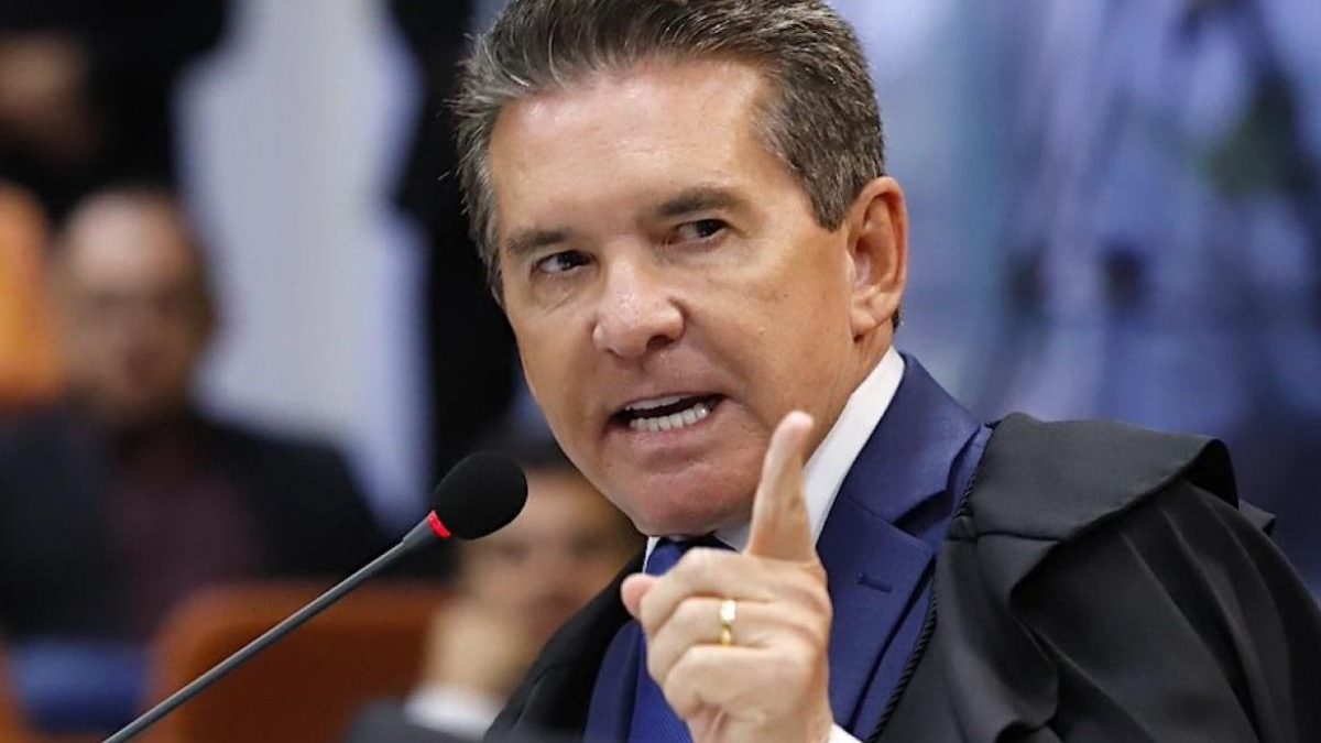 Presidente de Tribunal de Contas do MT é preso pela PF em operação contra suspeitas de corrupção