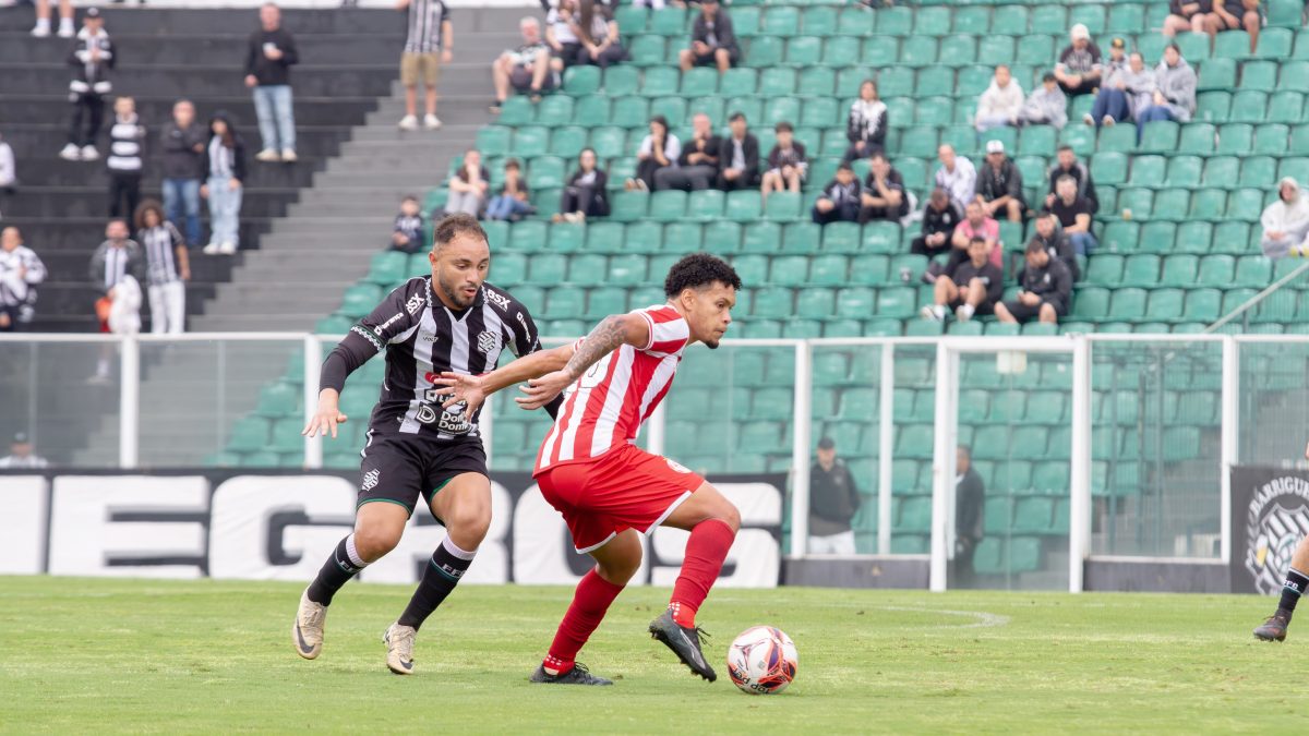Segue o lder Figueirense bate o Herclio Luz vence a 4 | Esportes | QTU Notícias