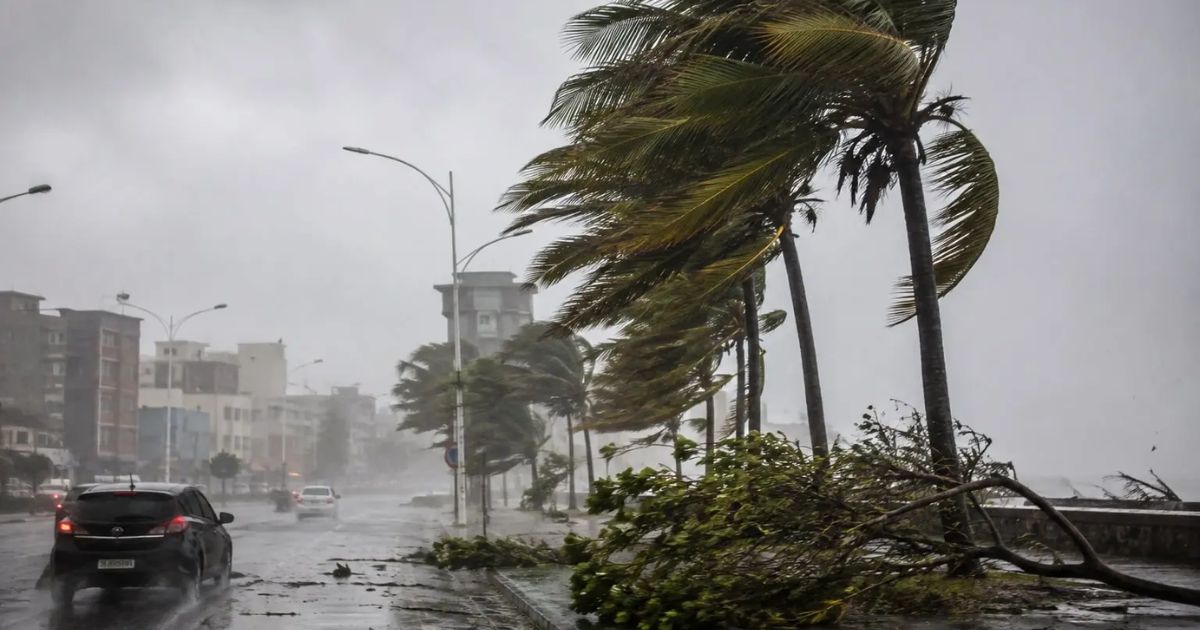 Formação de ciclone extratropical coloca o litoral em alerta para ventania de mais de 60 km/h e ondas de 3 metros em SC