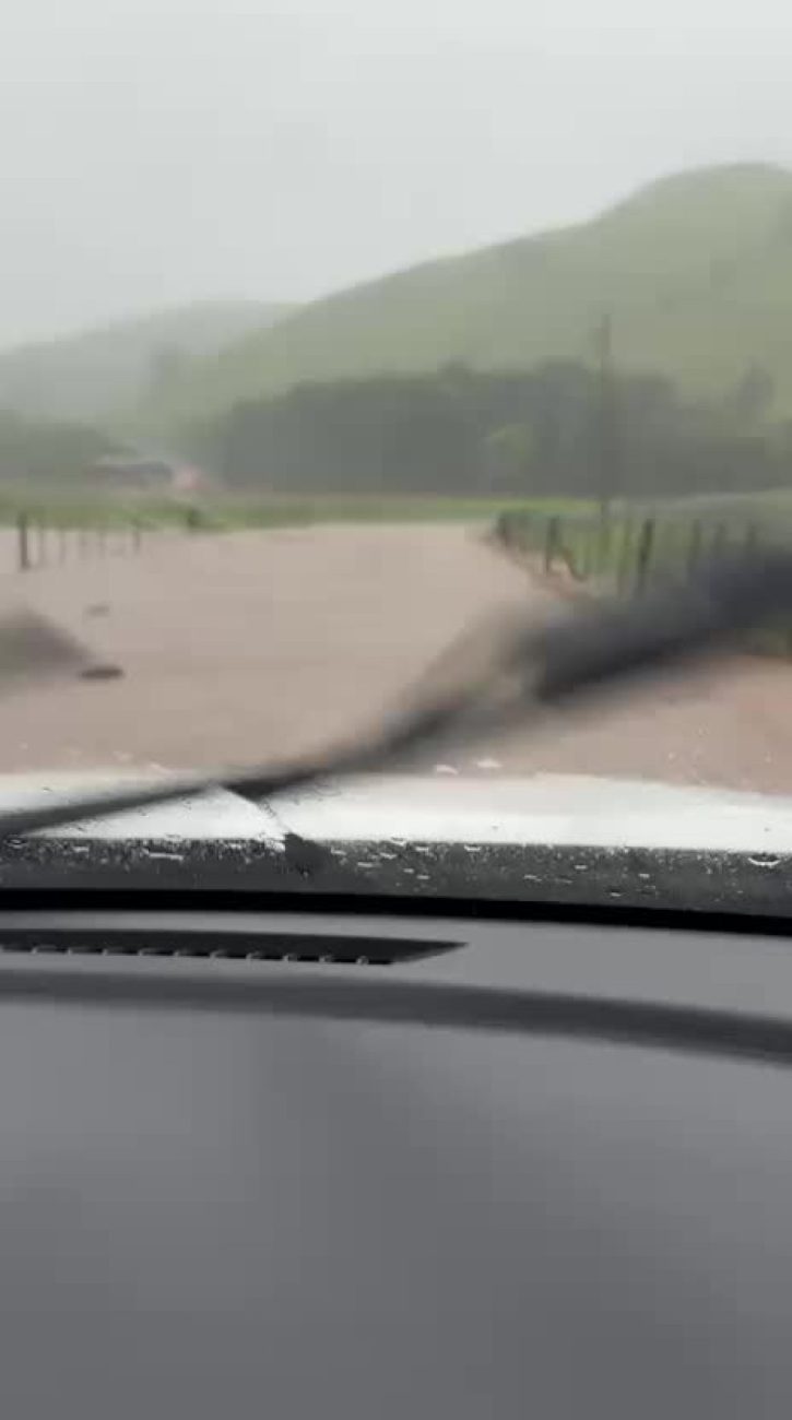 Chuvas intensas destroem pontes, bloqueiam estradas e fazem rio transbordar em SC 1