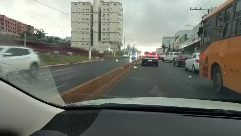 Fortes ventos de até 86,3 km/h arrancam estruturas metálicas em SC durante Super El Niño 7