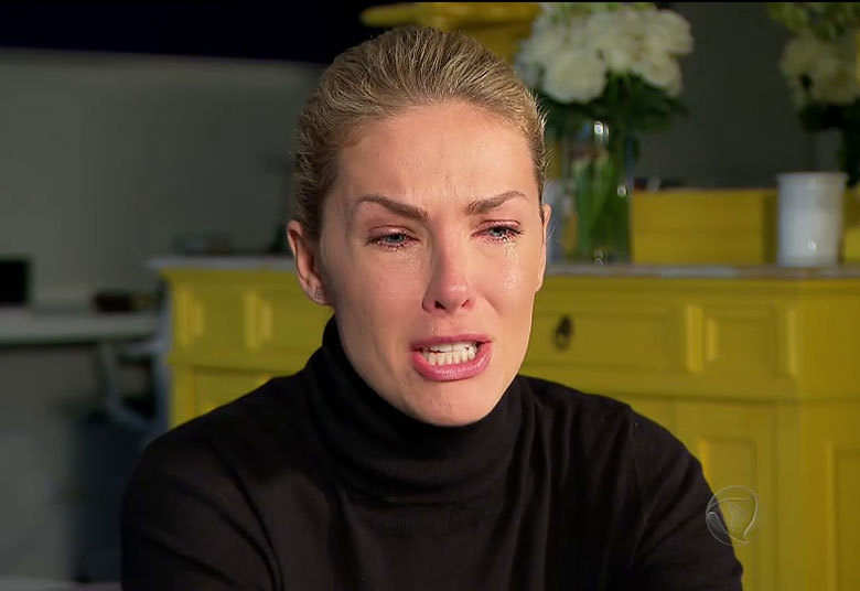 Apresentadora estava em um hotel em Belo Horizonte, quando invasor entrou no quarto armado e fez ela, o cunhado e a mulher dele de ref&eacute;ns&nbsp; – Divulga&ccedil;&atilde;o/RIC Mais SC/ND